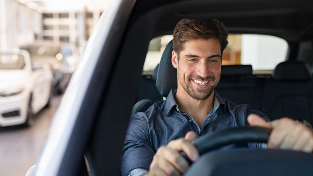 Außendienstmitarbeiter im Auto